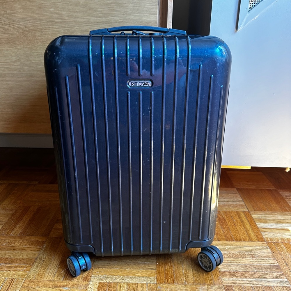 RIMOWA Salsa Air Ultralight Carryon in Navy Blue